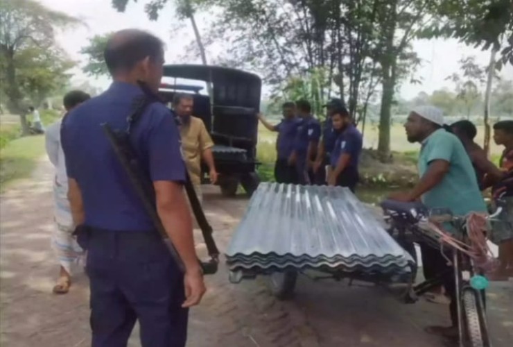 ত্রাণের টিন উদ্ধারের ৩মাস পেরিয়ে গেলেও নেওয়া হয়নি আইনী পদক্ষেপ